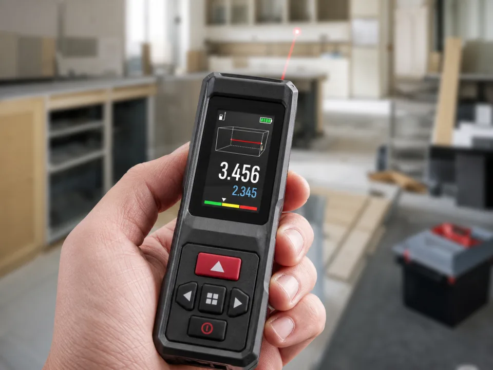 Laser measurement tool with a 2-inch color TFT display